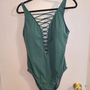 NWT lattice front swimsuit